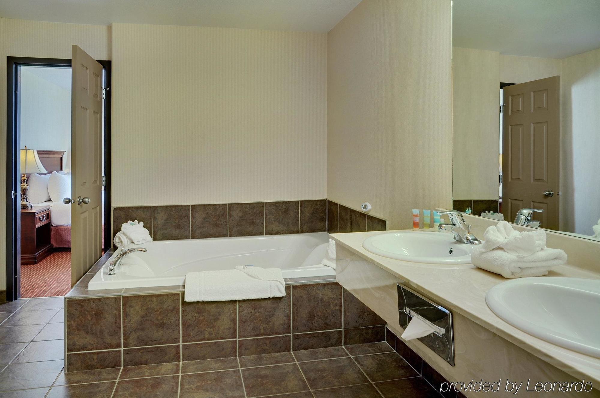 Pomeroy Inn And Suites Chetwynd Kültér fotó