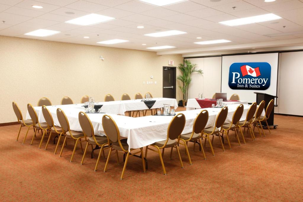 Pomeroy Inn And Suites Chetwynd Kültér fotó
