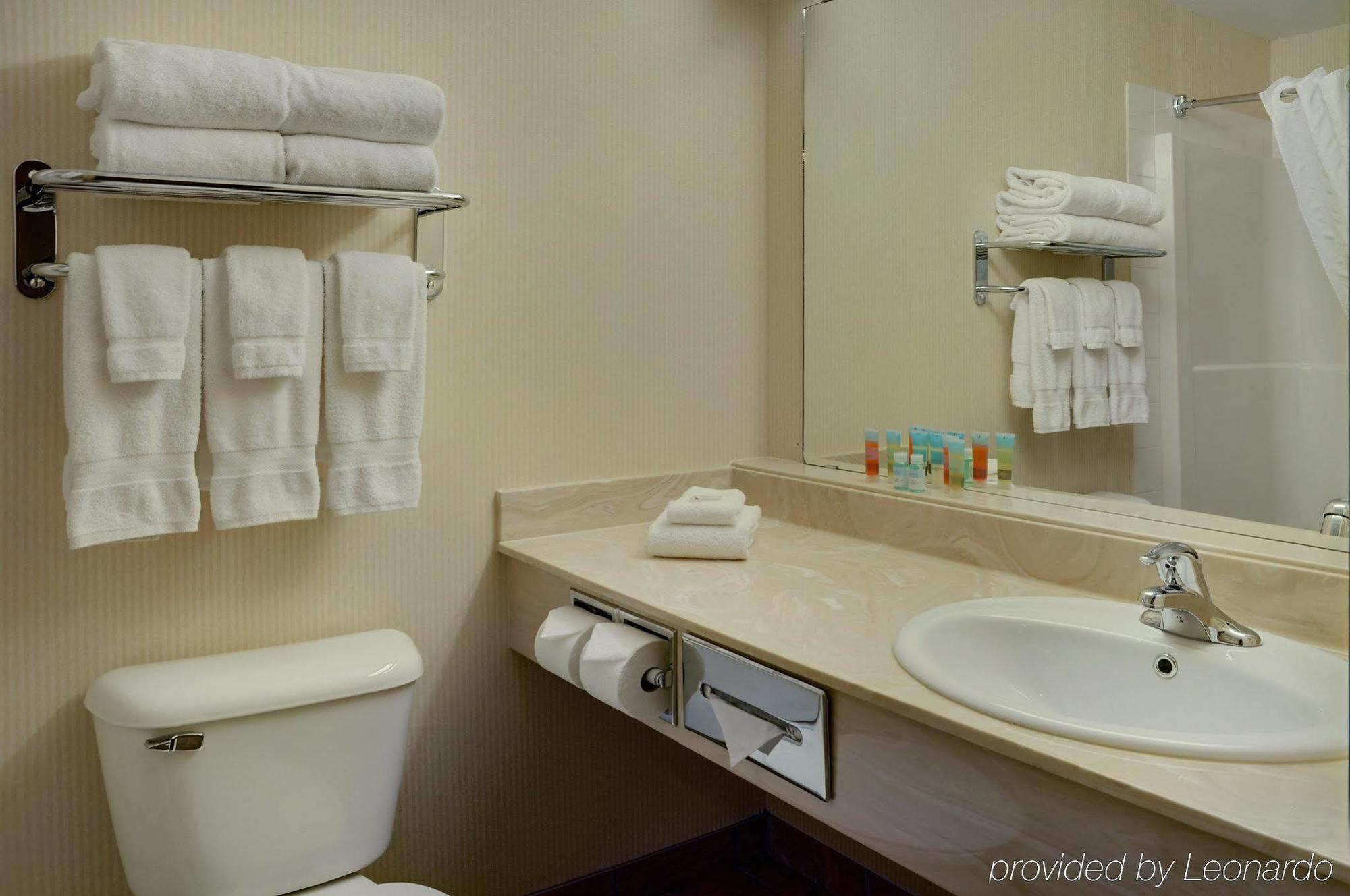 Pomeroy Inn And Suites Chetwynd Kültér fotó