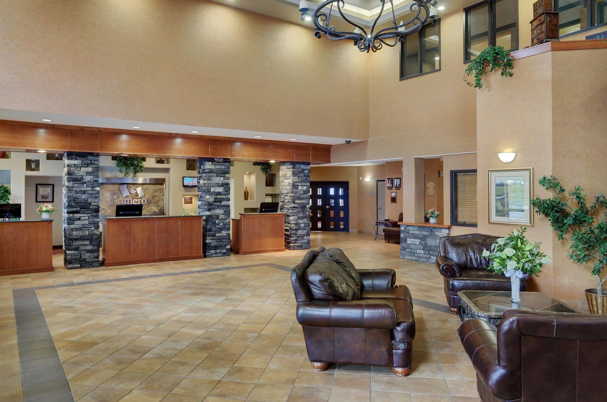Pomeroy Inn And Suites Chetwynd Kültér fotó