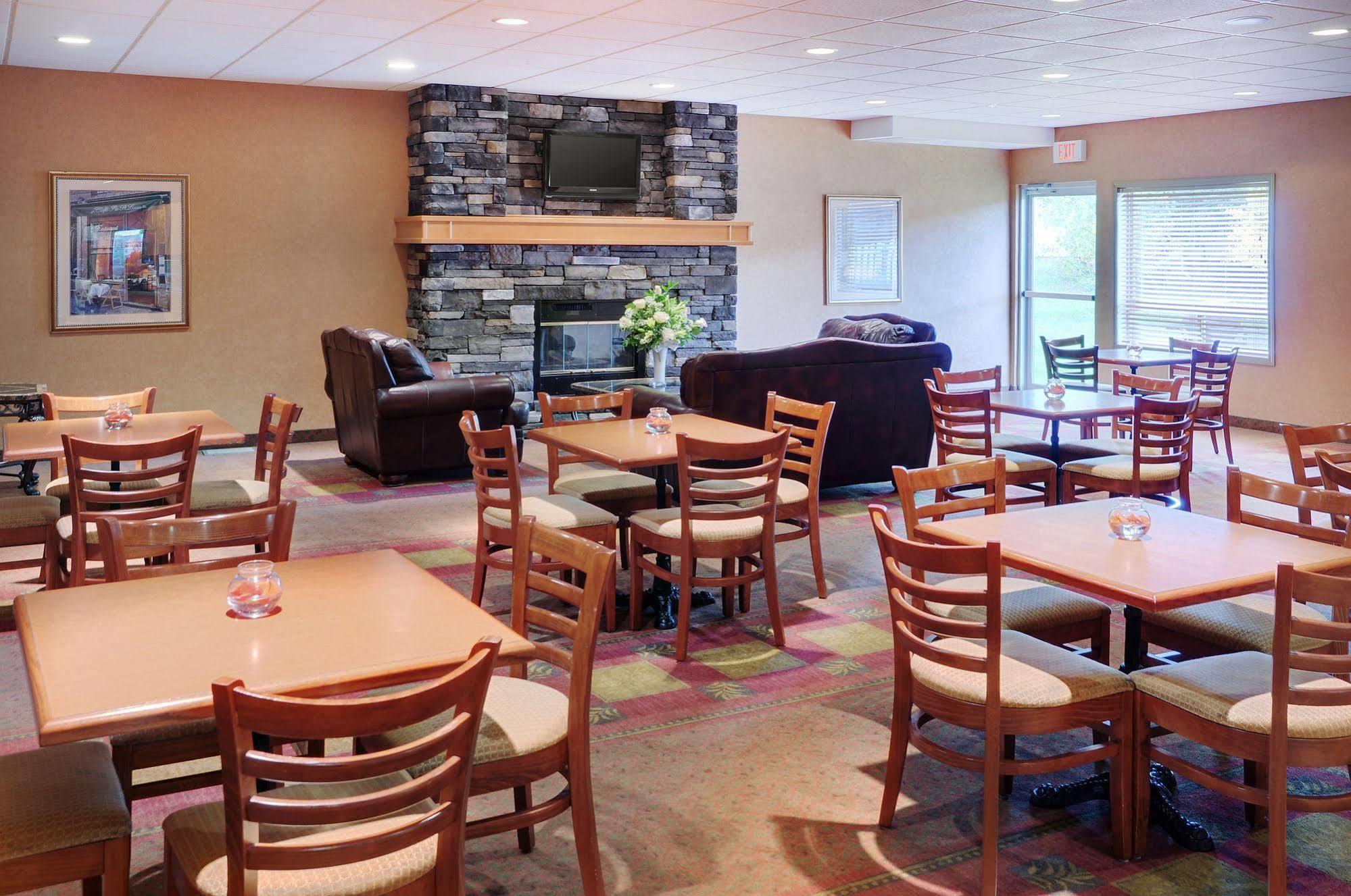 Pomeroy Inn And Suites Chetwynd Kültér fotó